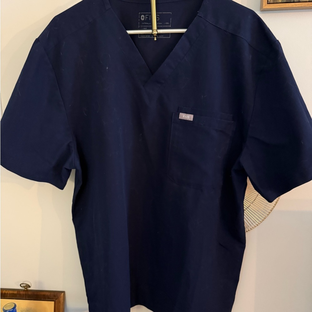 Figs Men’s Navy Short Sleeve V-Neck Scrub Top